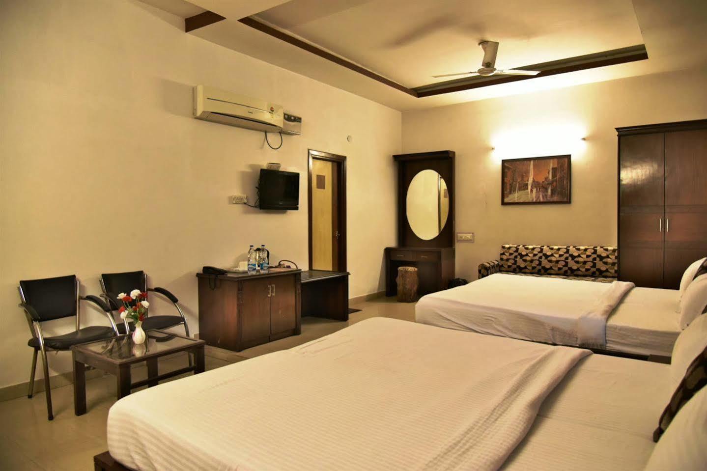 Hotel Hk Continental Amritsar Dış mekan fotoğraf
