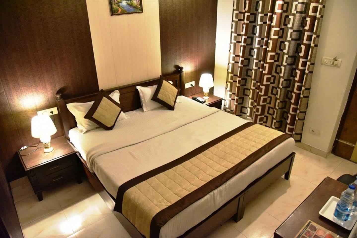 Hotel Hk Continental Amritsar Dış mekan fotoğraf