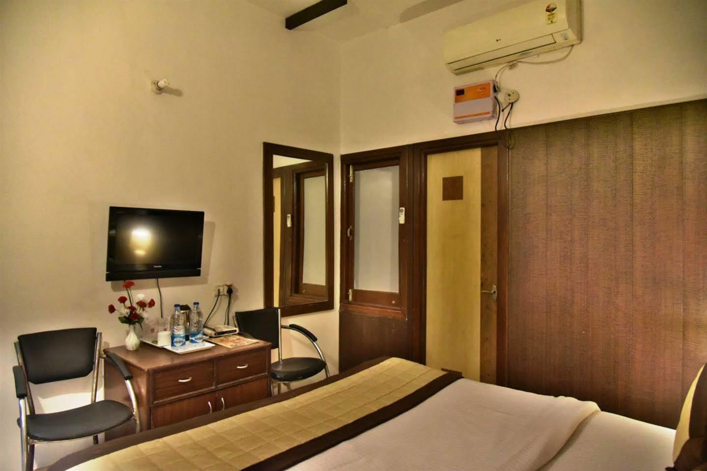 Hotel Hk Continental Amritsar Dış mekan fotoğraf